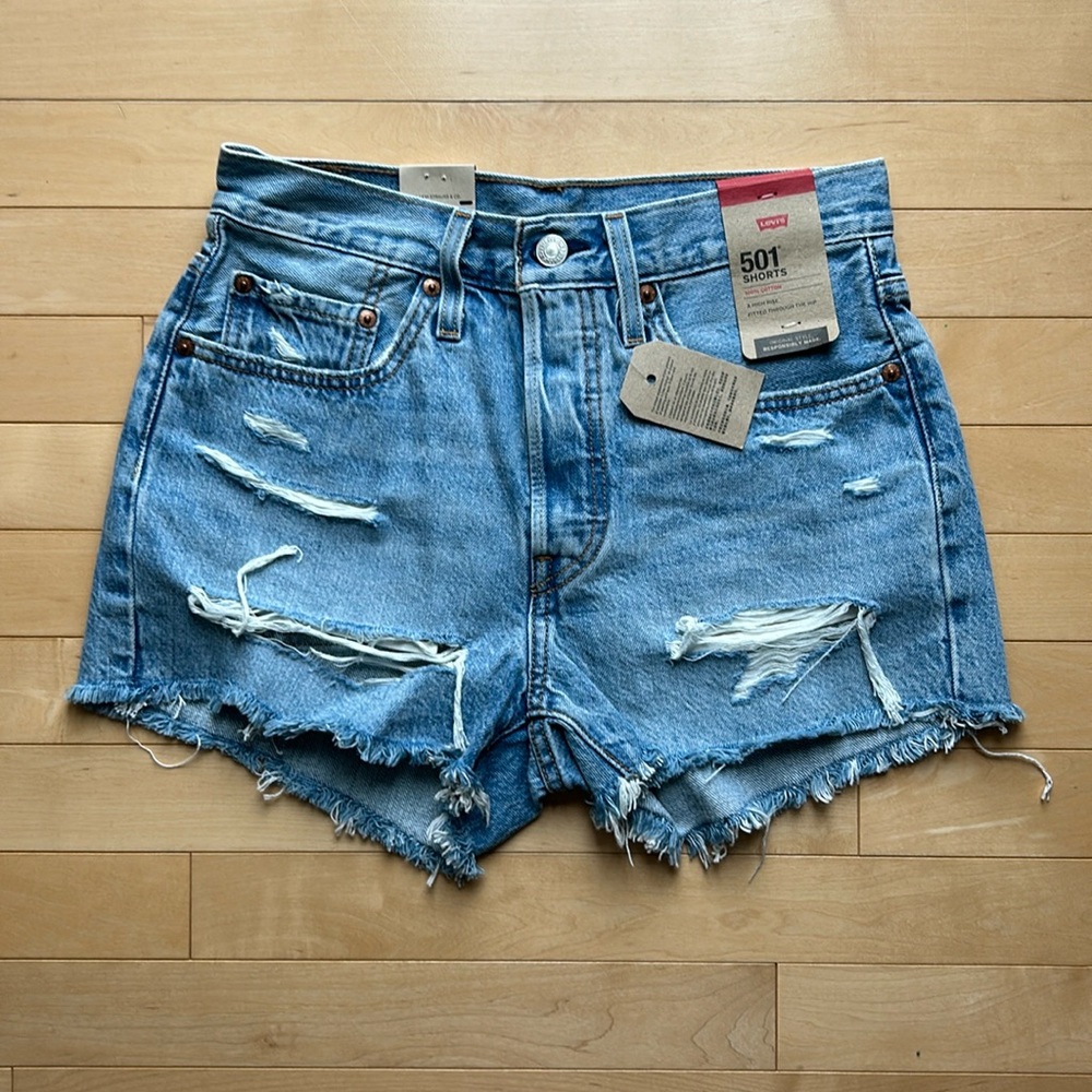 NWT Levi’s High Rise Button-fly Shorts